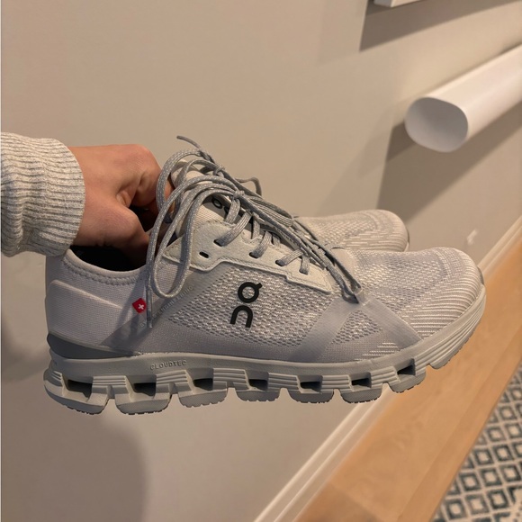 On Running Shoes - On Running Light Gray Cloud Sneakers